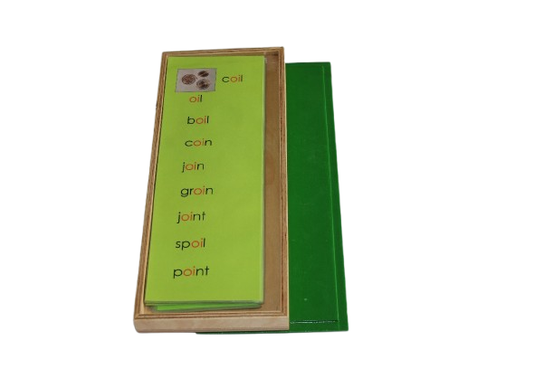 GREEN WORDLISTS (A WOODEN BOX WITH HALF OF A 4  SIZED SHEETS WITH WORDS PERTAINING TO DIFFERENT PHONOGRAMS PRINTED ON INDIVIDUAL CARDS)